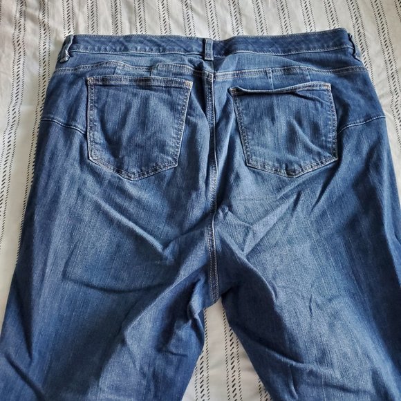 Torrid Bombshell Skinny Premium Stretch jeggines - Picture 2 of 6